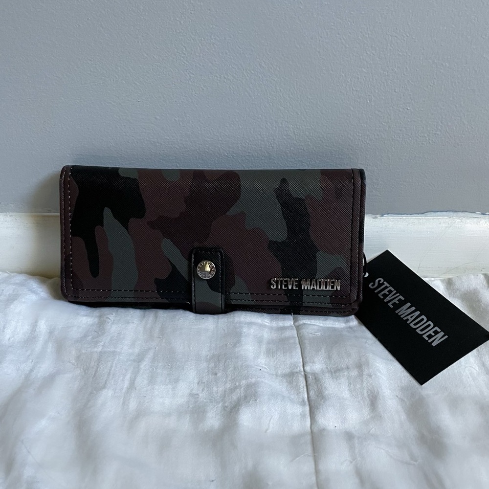 Steve Madden Camouflage Wallet